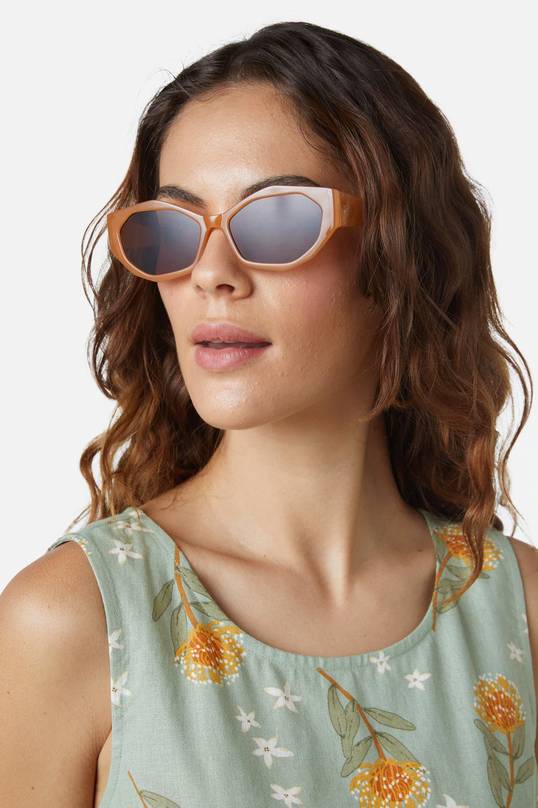 Edgy Cats Eye Sunglasses - Image 4