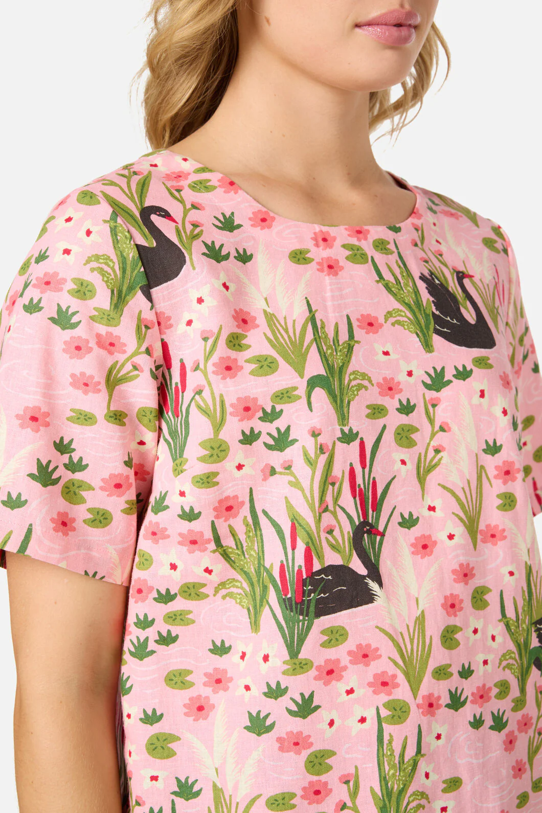 Pretty Swan Short Sleeve Top - Image 5